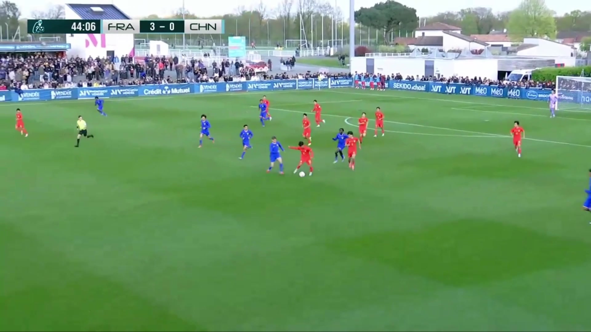 扳回一球中国男足U16