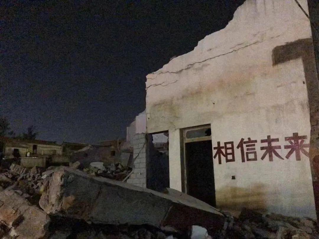 大棚里不止有草莓,居然还有直播间? 大棚里不止有草莓,居然还有直播间?
